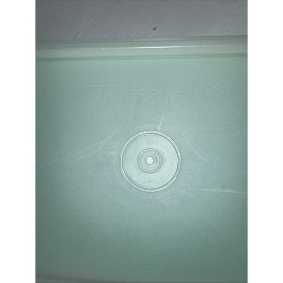 Vintage Tupperware Egg Veggie Celery Keeper # 892-10 With Lid Vibrant Green - Picture 3 of 7